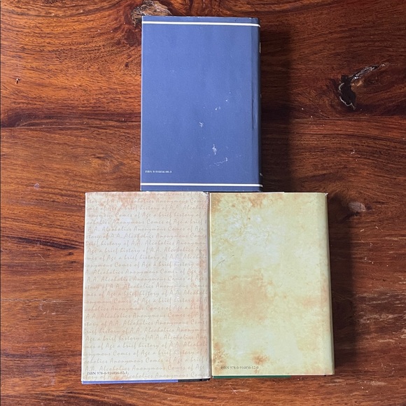 3 Alcoholics Anonymous Books published by A.A. World Services Inc. - Picture 2 of 15